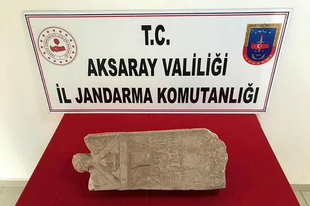 Aksaray'da tarihi eser niteliğindeki mezar taşını satmaya çalışan şahıs yakalandı