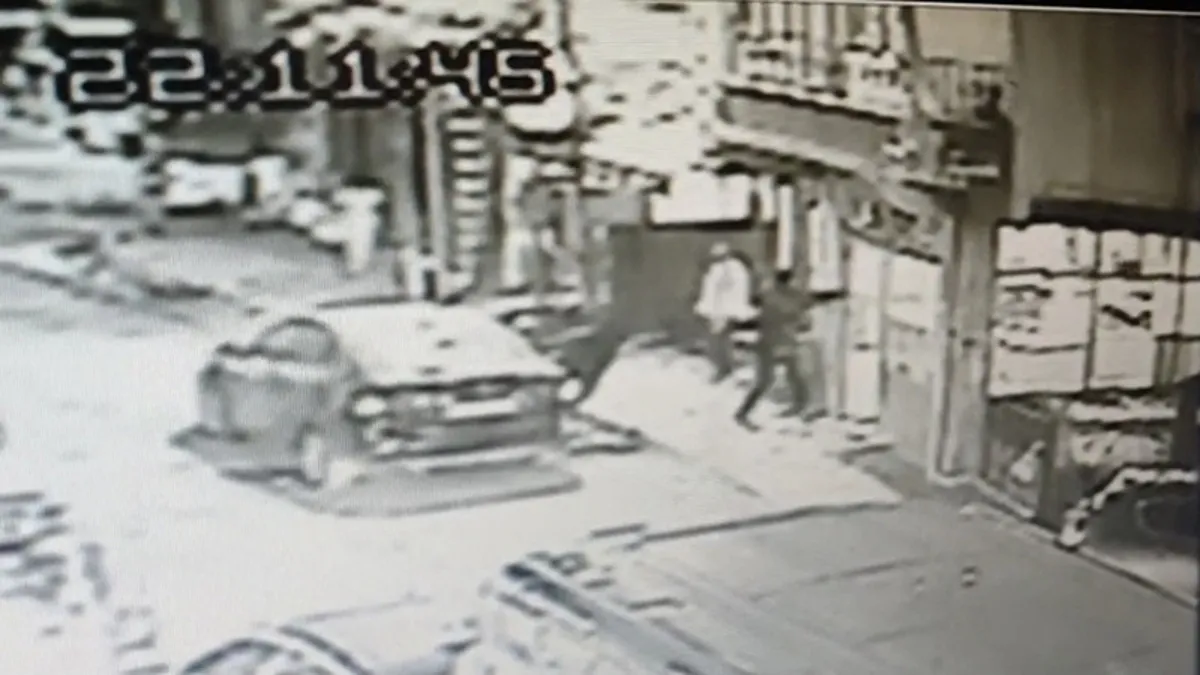 Bağcılar’da kıraathaneye uzun namlulu saldırı! O anlar kamerada