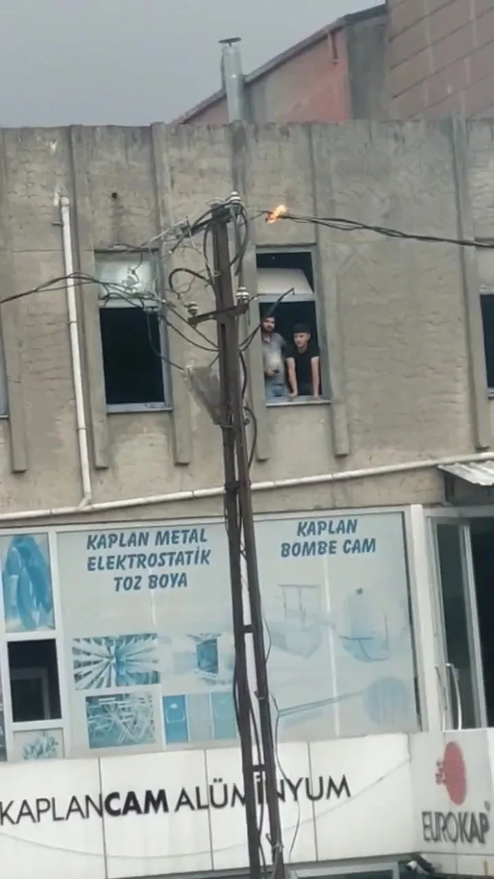 Ümraniye'de mahalleyi sokağa döken patlamalar! Büyük panik yaşandı