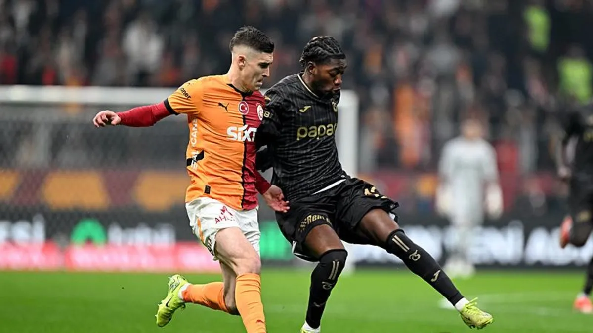 Okan Buruk'un sağ bek planı Roland Sallai