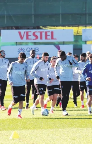 Abdullah Avcı oyuncularla 1 saatlik toplantı gerçekleştirdi