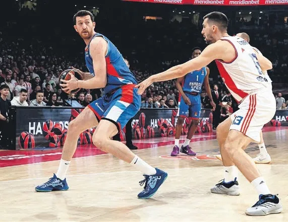 Anadolu Efes uzatmada güldü