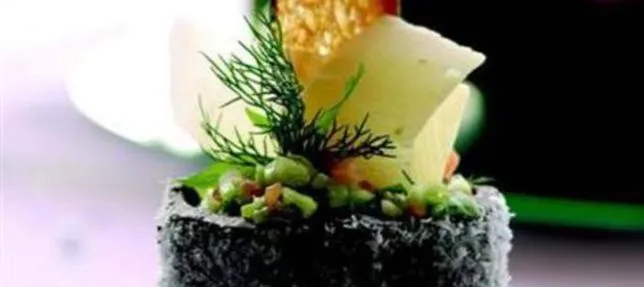 Pestil Yatağında Kaşık Salata Rendelenmiş Keş