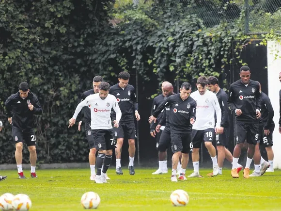 Şenol Güneş, Başakşehir'in artı-eksilerini ezberletiyor-1