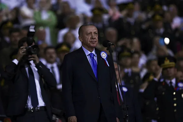 son-dakika-subay-ve-astsubay-mezuniyet-toreni-baskan-erdogandan-yunanistana-uyari-bize-yan-bakana-biz-de-duz-b-1661193338240.jpg Son dakika: Subay ve astsubay mezuniyet töreni! Başkan Erdoğan'dan Yunanistan'a uyarı: Bize yan bakana biz de düz bakmayız-4