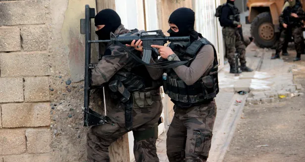 poh-nasil-olunur-kadin-erkek-polis-ozel-harekat-olma-sartlari-nelerdir-kimler-poh-olamaz-2022-maaslari-1649695736233.jpg PÖH NASIL OLUNUR KADIN-ERKEK? Polis Özel Harekat olma şartları nelerdir, kimler PÖH olamaz? 2022 maaşları...-2