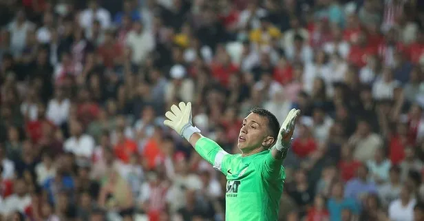 Antalyaspor - Galatasaray maçında penaltı düdüğü! Adriano vurdu Muslera çıkardı
