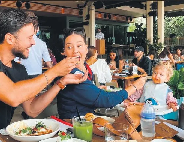 Aile boyu yemek keyfi