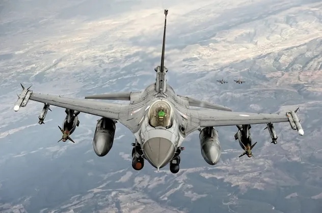 Son dakika: Türk jetleri Münbiç semalarında!