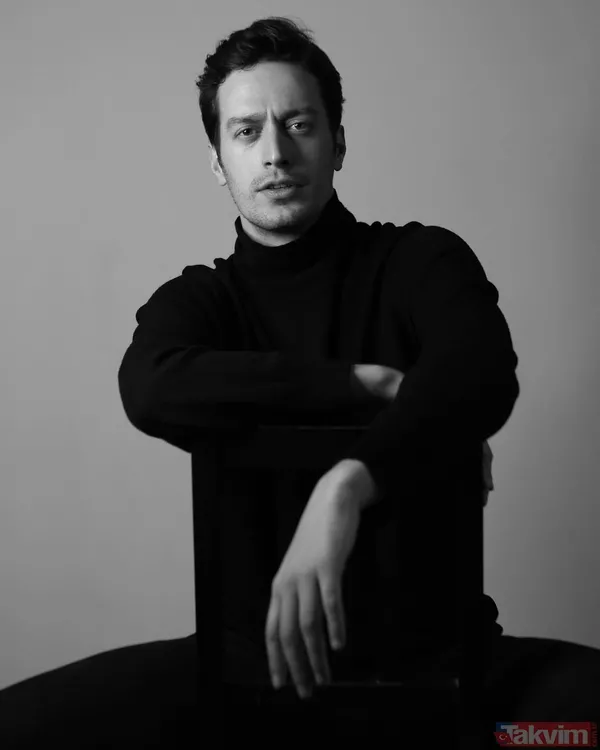 Camdaki Kız'ın Sedat'ı Feyyaz Şerifoğlu hayranlarını kırmadı! Hem çaldı hem söyledi sosyal medya damga vurdu - 9