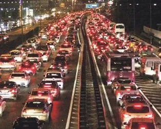 İstanbul trafiğinde ’karne’ yoğunluğu!