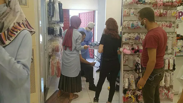 magaza-mudurune-maske-dayagi-kanlar-icerisinde-kaldi-1595851478832.jpg Mağaza müdürüne "maske" dayağı! Kanlar içerisinde kaldı-1