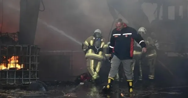 İzmir Torbalı’da geri dönüşüm fabrikasında yangın: Ekiplerin müdahalesi sürüyor