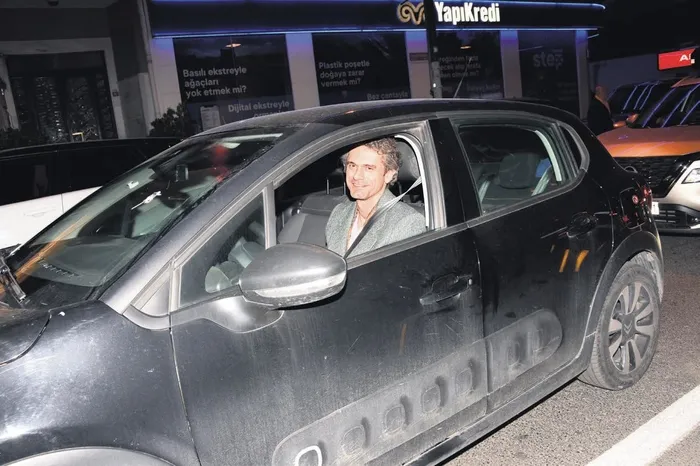 yagmur-tanrisevsin-yine-begeni-topladi-guzel-oyuncu-sempatik-tavirlariyla-dikkat-cekti-1704844890424.jpeg Yağmur Tanrısevsin yine beğeni topladı! Güzel oyuncu sempatik tavırlarıyla dikkat çekti-3