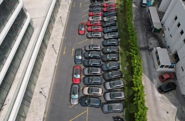 teslimat-icin-bekleyen-togglar-istanbula-siraya-dizildi-1692172722703.jpeg Teslimat için bekleyen Togg’lar İstanbul'a sıraya dizildi-2