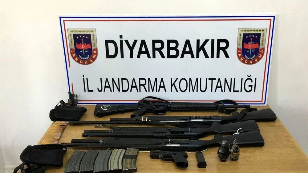 Diyarbakır'da 31 suçtan aranan terörist yakalandı-1