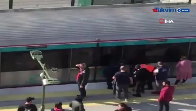 Kartal'da bir kişi tren altında kaldı!