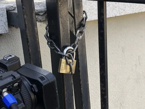 chpli-kemal-kilicdaroglunun-mebin-kapisina-kilit-vurdurdugu-belgelendi-rezalet-1641276920376.jpg CHP'li Kemal Kılıçdaroğlu'nun MEB'in kapısına kilit vurdurduğu belgelendi! Rezalet...-3