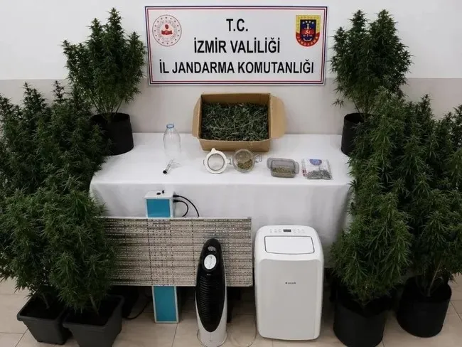 izmirde-firari-zehir-tacirine-mit-destekli-operasyon-1783440492603.jpeg İzmir’de firari zehir tacirine MİT destekli operasyon-3