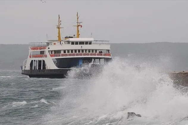 Deniz ulaşımına fırtına engeli! Gökçeada'ya bazı feribot seferleri iptal