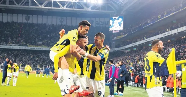 Fenerbahçe Kadıköy’de 2-0 geriye düştüğü maçta 9 kişi kalan Rize’yi yendi!