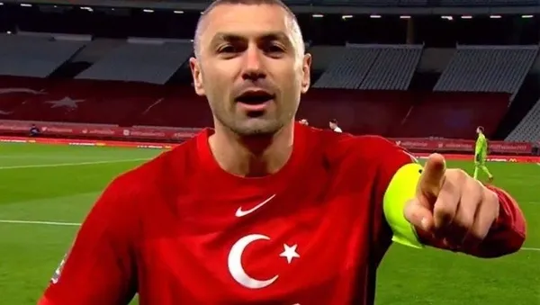 sosyal-medyada-gundem-oldu-turkiye-letonya-macinda-burak-yilmaz-gol-attiktan-sonra-ne-dedi-1617135445386.jpeg Sosyal medyada gündem oldu! Türkiye - Letonya maçında Burak Yılmaz gol attıktan sonra ne dedi?-3