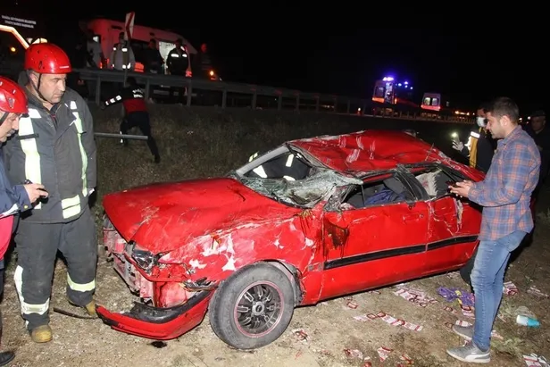 Manisa'da feci kaza! Kontrolden çıkan otomobil takla attı: 1 çocuk öldü, 7 kişi yaralandı-2