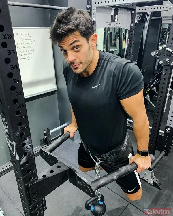 Bunlar 20'Li Yaşların Başında Sorumluluk Sahibi Olmayan Bir Gencin Cahilce Yazmış Olduğu Saçmalamalar. Bunu Ben Yaptığım İçin Utanç Duydum. Hatta Gördüğüm Anda...