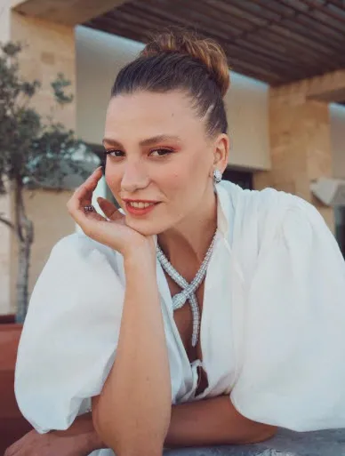 Serenay Sarıkaya'ya yeni aşk herkese 'sonunda be Serenay' dedirtti! Reytingler alıp başını uçacak artık her şey belli-9