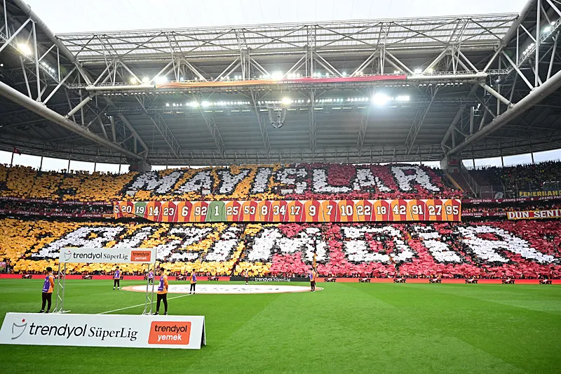 Galatasaray'da Okan Buruk'tan derbi neşteri! Yıldız isim Fenerbahçe maçının ardndan gözden çıkarıldı - 5