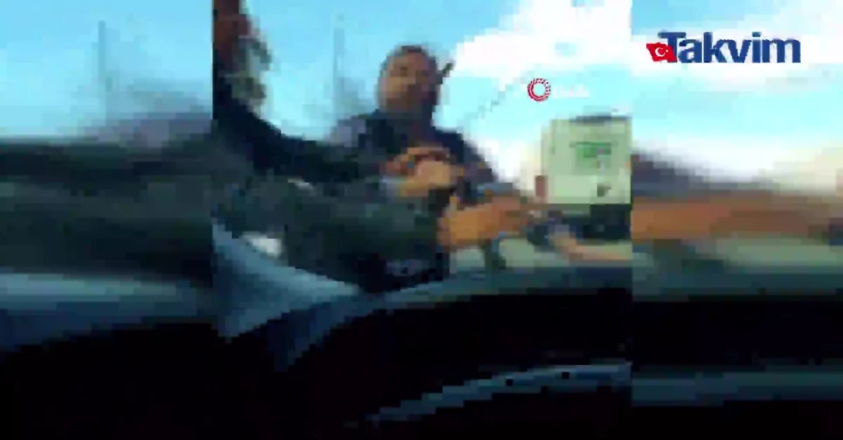 Sürücülerin trafik tartışması kamerada