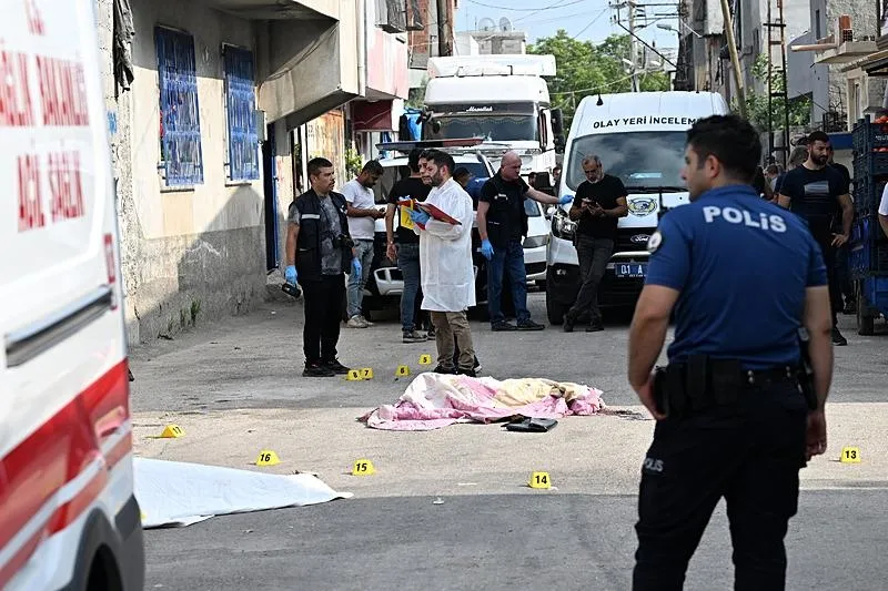 Adana'da sokak ortasında katliam! Bir kişi karısını, kayınpederini, kayınvalidesini ve kayınbiraderini öldürdü: Polis her yerde arıyor-3
