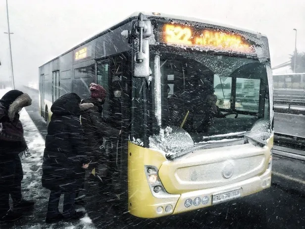İstanbul'da yoğun kar! Meteoroloji saat verdi: Kar alarmı | Ali Yerlikaya duyurdu: Cumartesi akşamı etkisini artıracak-3