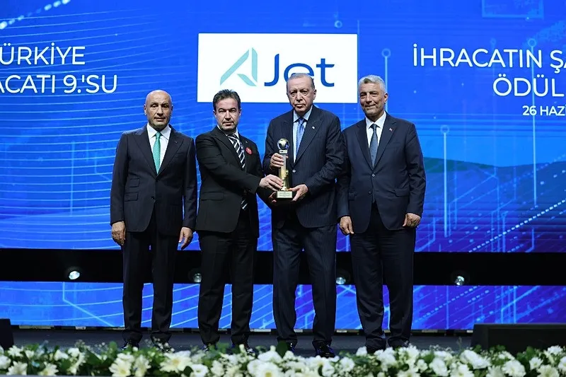 baskan-erdogan-ihracata-yeni-destegi-acikladi-gunluk-limiti-5-milyar-tlye-yukseltiyoruz-1782483987469.jpeg Başkan Erdoğan ihracata yeni desteği açıkladı: "Günlük limiti 5 milyar TL'ye yükseltiyoruz"-6