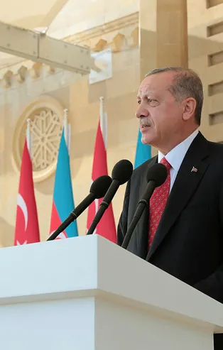 Bakü'de konuşan Başkan Erdoğan'dan Ermenistan'a tarihi rest