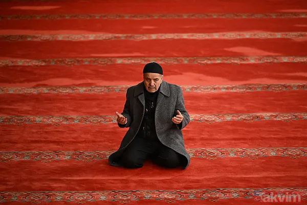 Regaib Kandili'nde eller semaya yükseldi! Vatandaşlar camilere akın etti: İşte il il o fotoğraflar... - 2