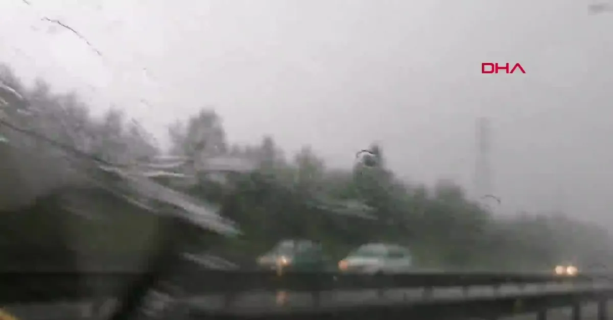 İstanbul dolu ve yağmura teslim! (Video)