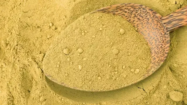 kina-ve-elma-sirkesini-karistirip-ayaginiza-surun-o-derdin-caresi-bu-karisimda-gizli-1714070052762.jpeg O derdin çaresi bu karışımda gizli: Kına ve elma sirkesini karıştırıp ayağınıza sürün!-6