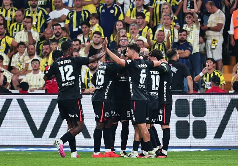 nubel-trossard-vlahovic-geldi-besiktasta-toplu-degisim-1789041383674.jpeg Beşiktaş'ta üç transfer döneminde kadro baştan sona değişti! 10 yeni transfer onlarca ayrılık-4