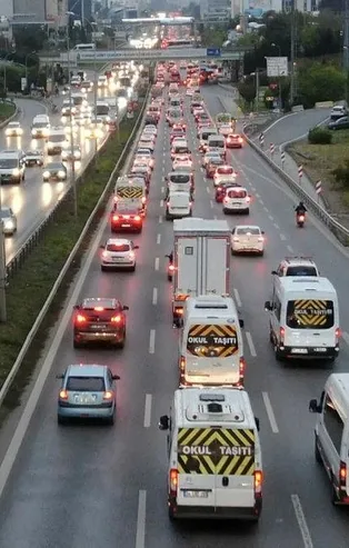 Son dakika: İstanbul’da yağmur sonrası trafik çilesi! 07.30 itibariyle yüzde 60'a yükseldi