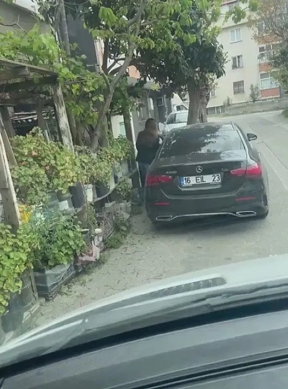 sahte-hakim-savci-kartiyla-gozdagi-verdi-supheli-hakkinda-sorusturma-baslatildi-1777579359838.jpeg Sahte “hakim-savcı” kartıyla gözdağı verdi: Şüpheli hakkında soruşturma başlatıldı-2