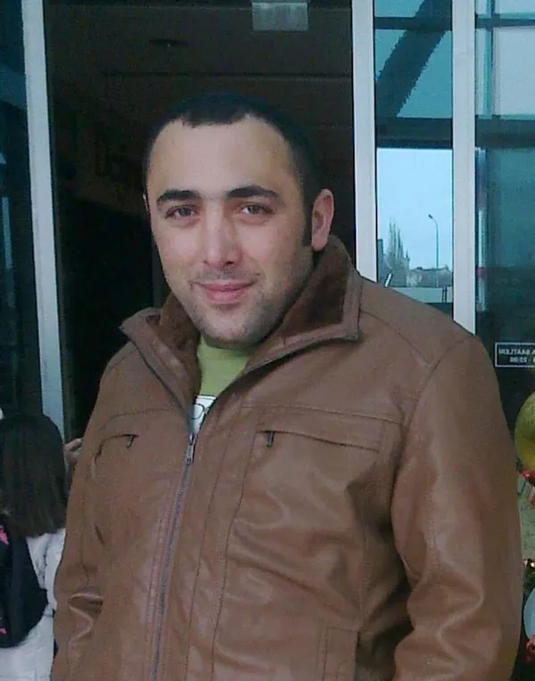 ikizlerini-odaya-kilitleyip-once-esini-vurdu-sonra-intihara-kalkisti-cocuklar-bulundugunda-titriyorlardi-1644217572641.jpg İkizlerini odaya kilitleyip önce eşini vurdu sonra intihara kalkıştı! Çocuklar bulunduğunda titriyorlardı-2