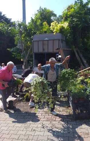 Beşiktaş'ta freni boşalan kamyonet dehşet saçtı! 1'i ağır 2 yaralı