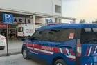 Adana'da kız kaçırma meselesi can aldı: Baba ve oğlu tüfeğiyle öldüren katil zanlısı adliyeye sevk edildi