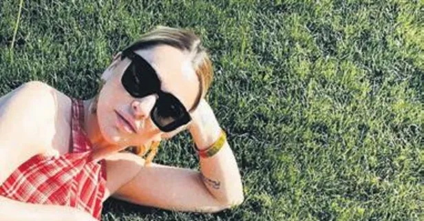 Hadise Açıkgöz'den Kaan Yıldırım'ın köpeği Benek ile yeni poz