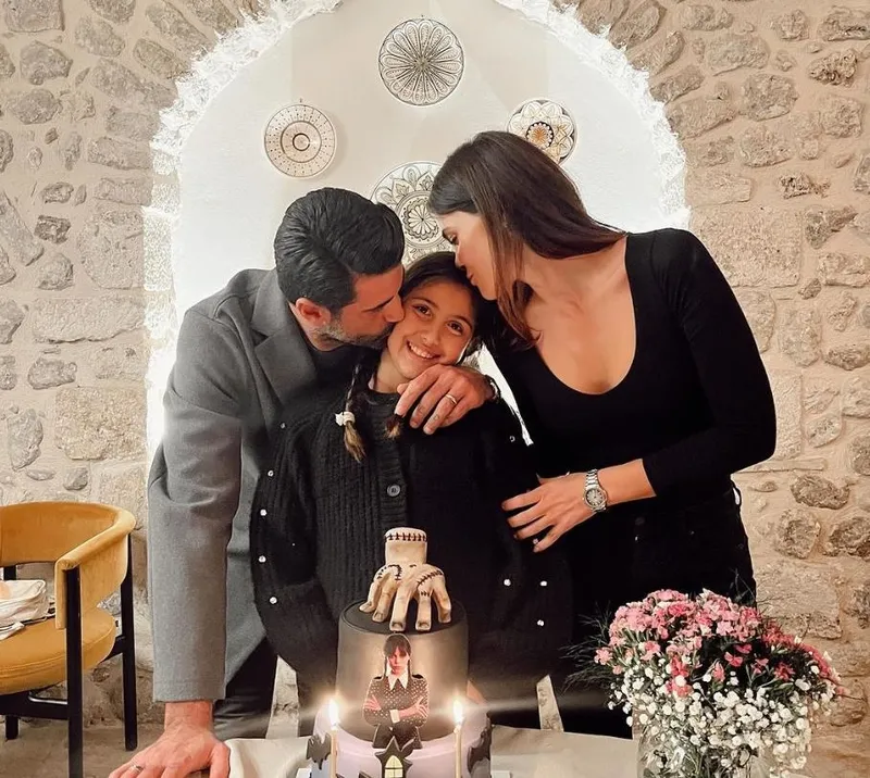 1716585898564.jpeg Boşanacakları konuşuluyordu! Zeynep Sever yalanlarken Volkan Demirel'in o halleri dikkat çekti! "Sen ne diyorsun?.."-2