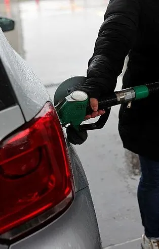 Benzin ve motorin fiyatlarında yeni indirim yolda: Akaryakıt sektörü bugün toplanıyor