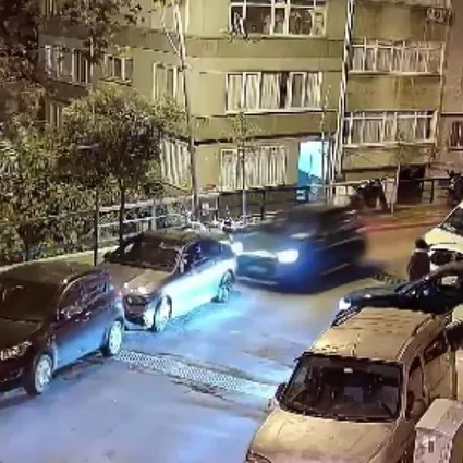 Gece yarısı nefes kesen takip! Polisten kaçan alkollü sürücü Şişli’de kaza yaptı