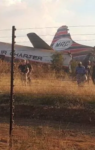 Güney Afrika'da uçak düştü: En az 20 yaralı