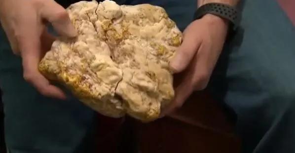 7den-70e-herkesi-sasirtan-kesif-kayanin-icinden-sakir-sakir-altin-dokuldu-1704456205861.jpg 7'den 70'e herkesi şaşkına çeviren keşif! Kayaların içinden şakır şakır altın döküldü-2